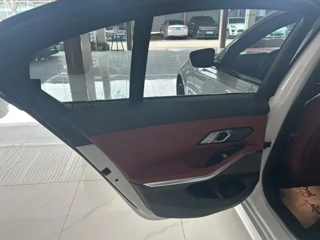 BMW 3 Series — Фото автомобиля 11