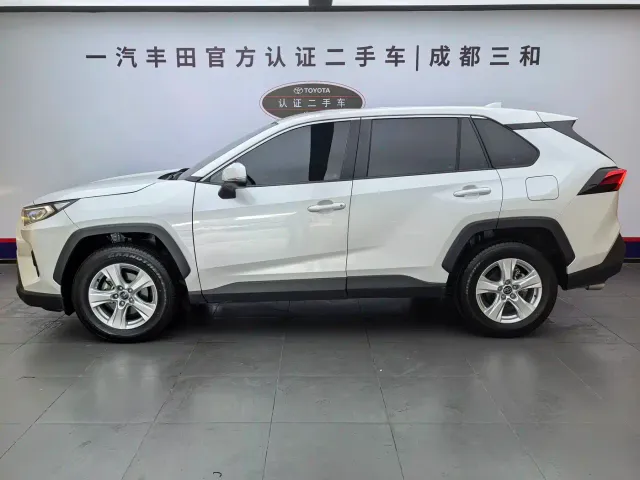 Toyota RAV4 — Фото автомобиля 2
