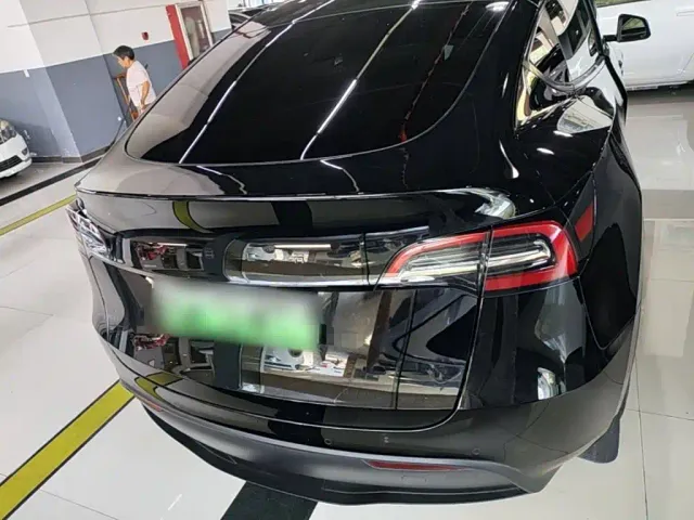 Tesla Model Y — Фото автомобиля 5