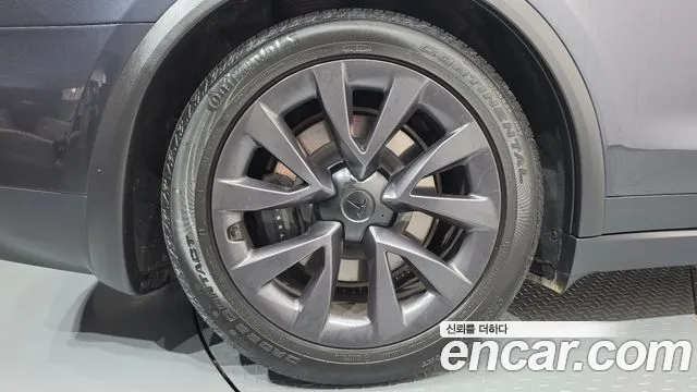 Tesla Model X — Фото автомобиля 5