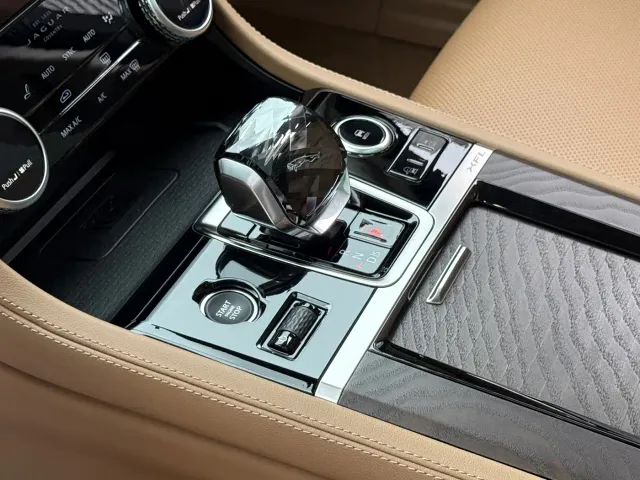 Jaguar XFL — Фото автомобиля 16