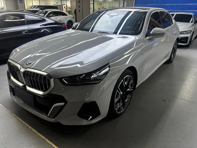 Фотография автомобиля — BMW 5 Series