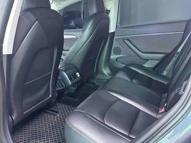 Tesla Model 3 — Фото автомобиля 8