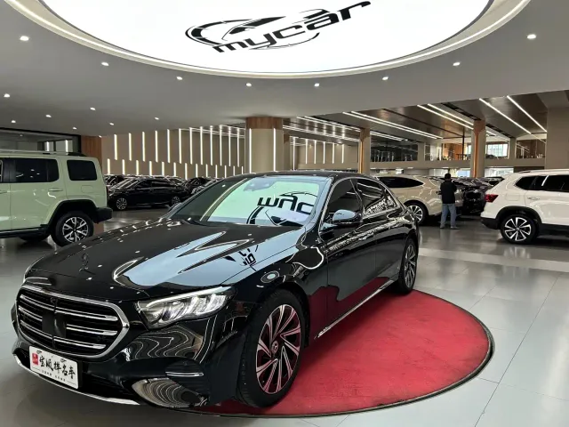 Фотография автомобиля — Mercedes-Benz E-Class