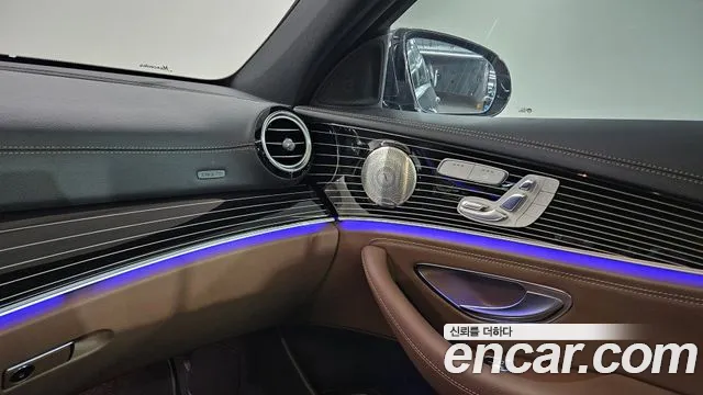 Mercedes-Benz E-Class — Фото автомобиля 13