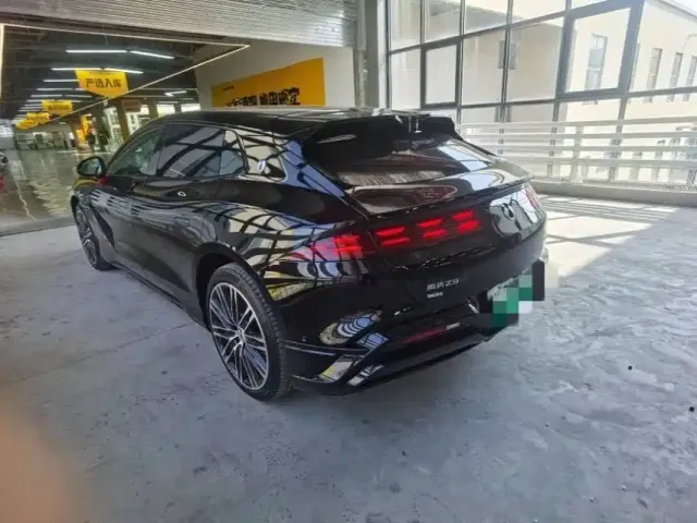 Denza Z9GT — Фото автомобиля 3