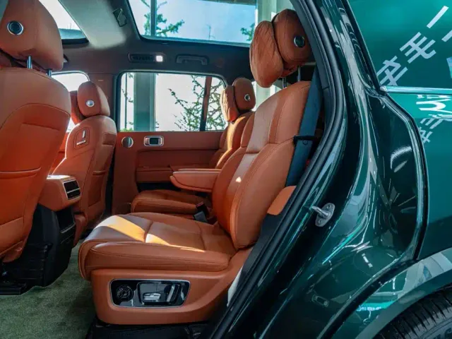 Li Auto L8 — Фото автомобиля 15