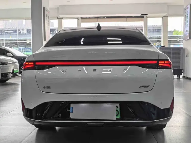 Xpeng P5 — Фото автомобиля 8