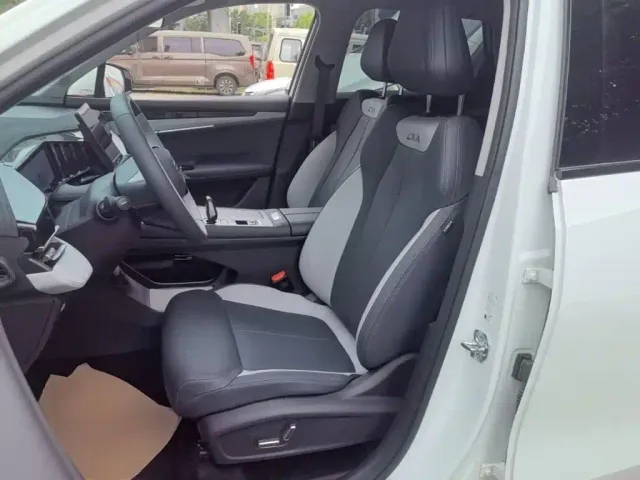 Geely Boyue L — Фото автомобиля 14