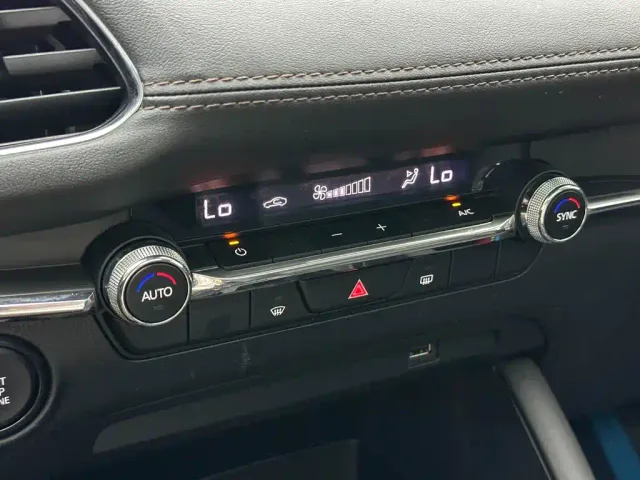 Mazda Axela — Фото автомобиля 17