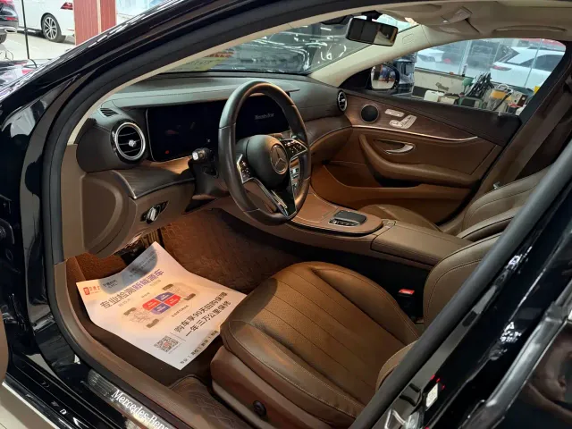 Mercedes-Benz E-Class — Фото автомобиля 2
