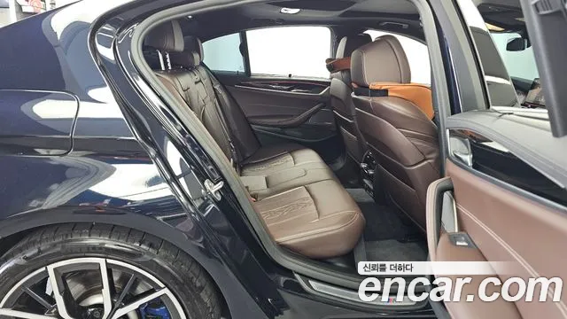 BMW 5 Series G30 — Фото автомобиля 12