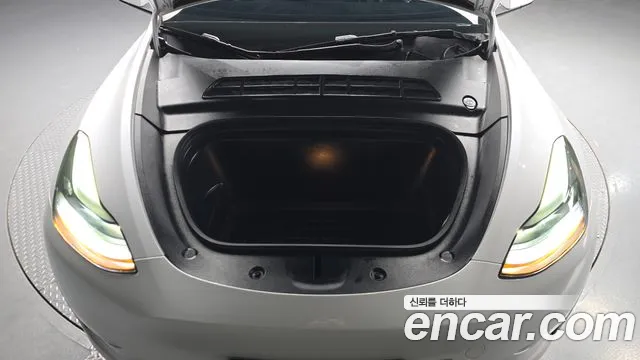 Tesla Model Y — Фото автомобиля 2