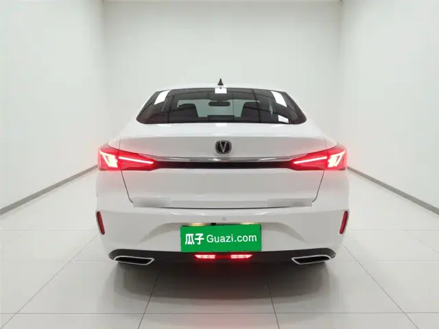 Changan Eado — Фото автомобиля 5