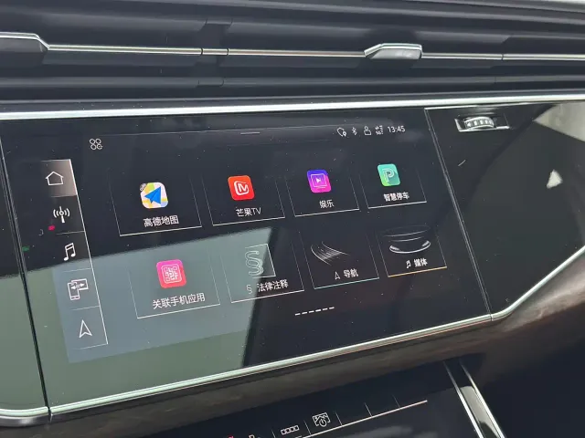Audi Q7 — Фото автомобиля 28