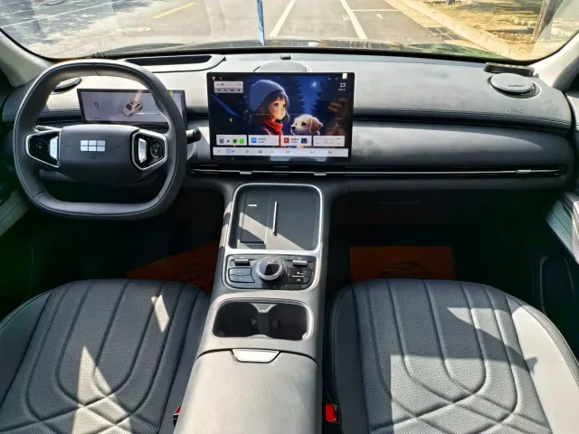 Geely Galaxy Starship 7 EM-i — Фото автомобиля 8