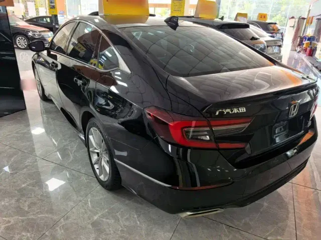 Honda Accord — Фото автомобиля 4