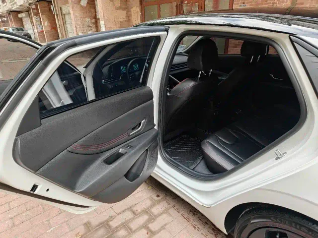 Hyundai Elantra — Фото автомобиля 14