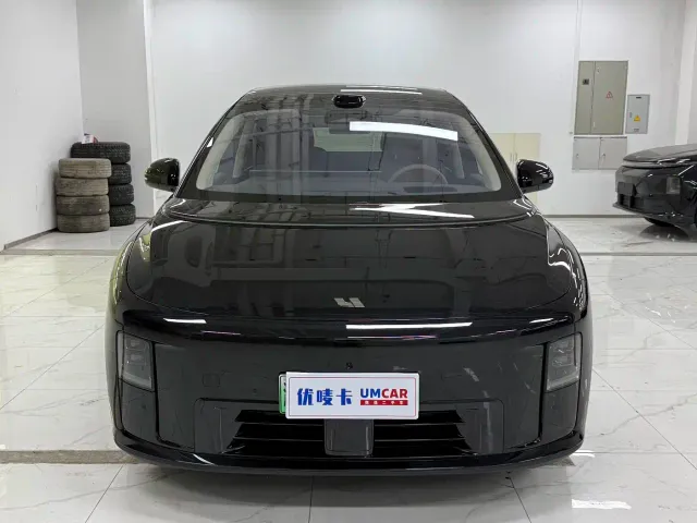 Li Auto i8 — Фото автомобиля 2