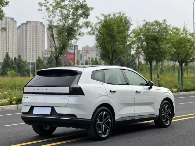 Volvo XC70 Plug-in Hybrid — Фото автомобиля 7