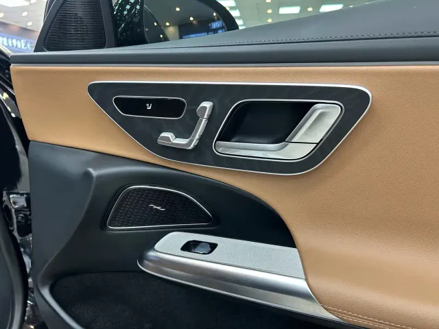Mercedes-Benz E-Class — Фото автомобиля 12