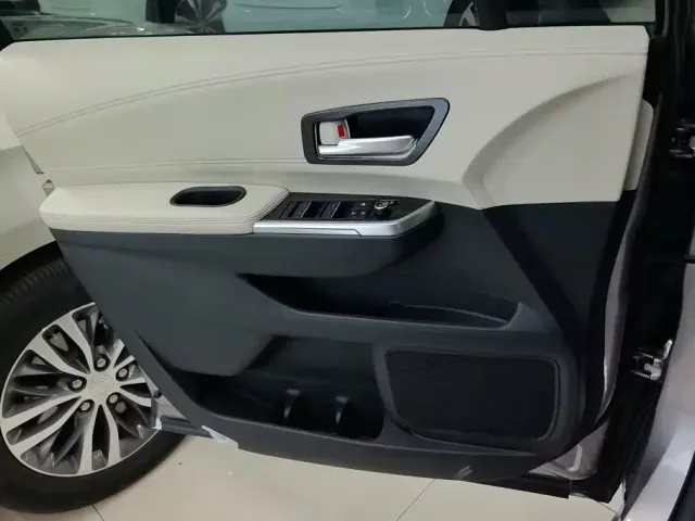 Toyota Sienna — Фото автомобиля 7