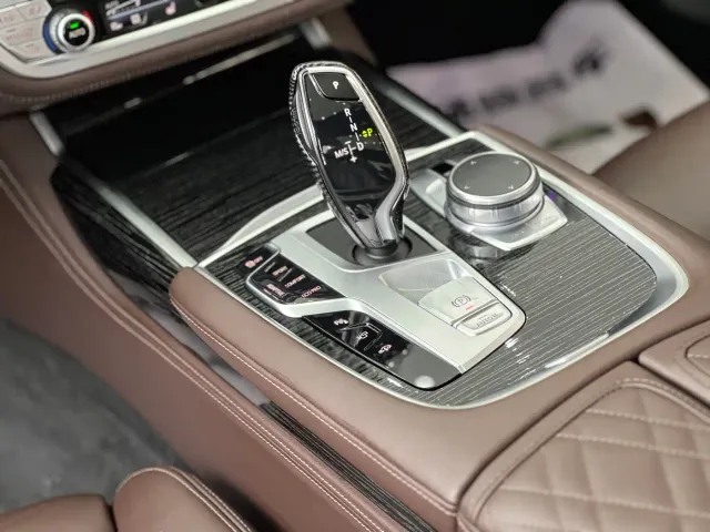 BMW 7 Series — Фото автомобиля 13