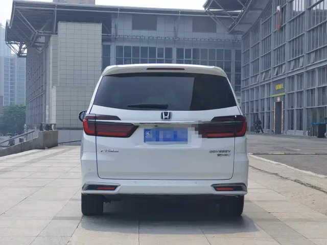 Honda Odyssey — Фото автомобиля 5
