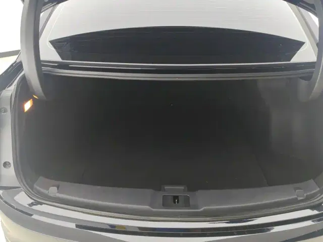 Hongqi E-QM5 — Фото автомобиля 4