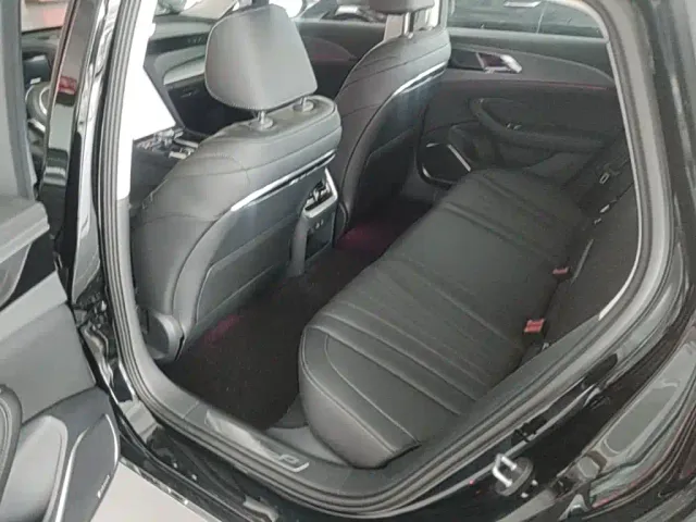Hongqi H5 — Фото автомобиля 21