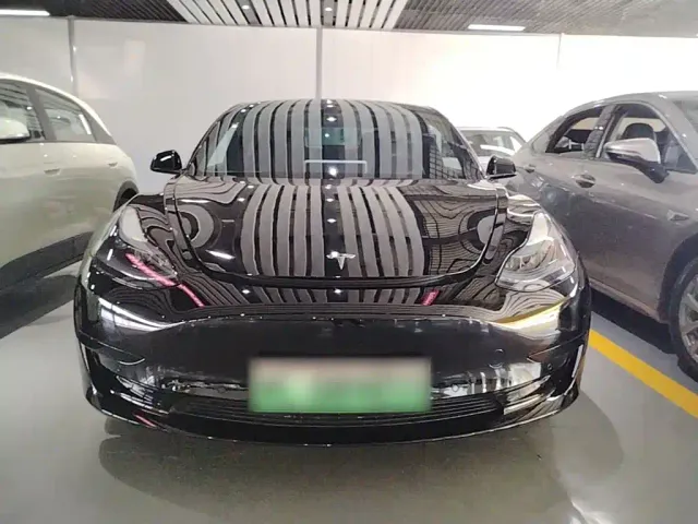 Tesla Model 3 — Фото автомобиля 2