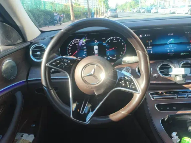 Mercedes-Benz E-Class — Фото автомобиля 15