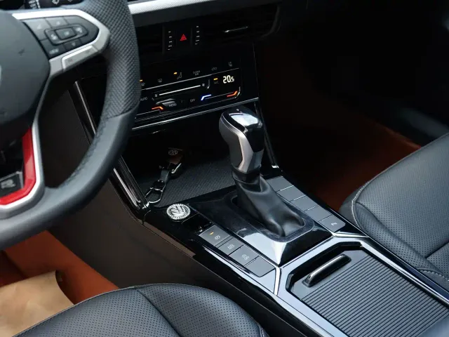 Volkswagen Passat — Фото автомобиля 16