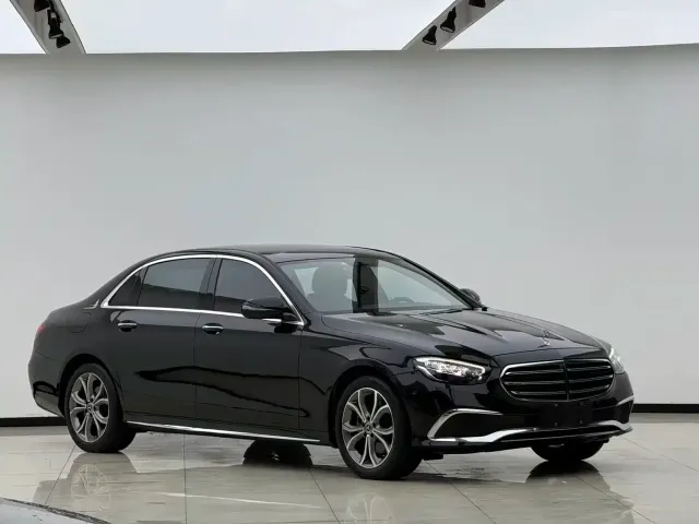 Mercedes-Benz E-Class — Фото автомобиля 3