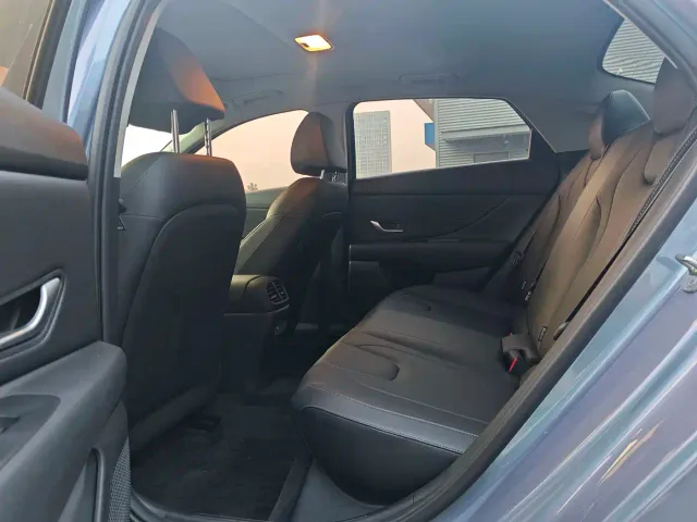 Hyundai Elantra — Фото автомобиля 12