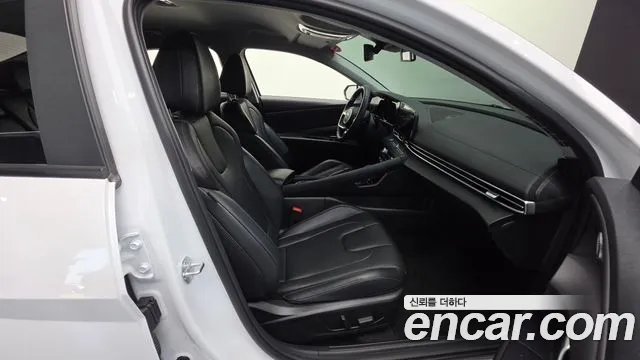 Hyundai Avante CN7 — Фото автомобиля 10