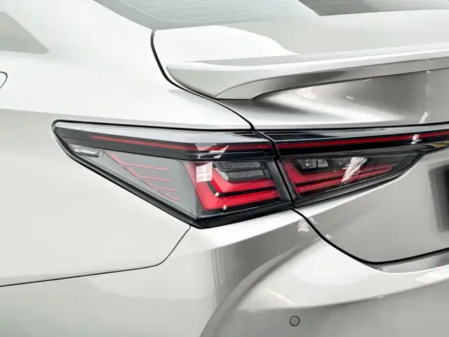 Lexus ES — Фото автомобиля 10