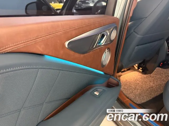 BMW XM G09 — Фото автомобиля 9