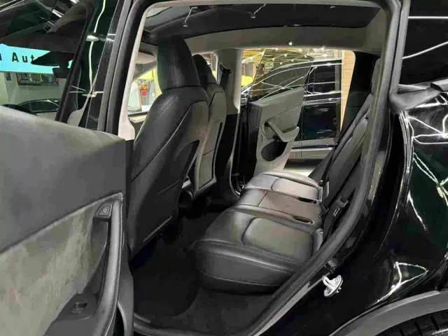 Tesla Model Y — Фото автомобиля 5