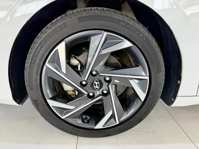 Hyundai Elantra 2023 Model 1.5L CVT LUX Premium Edition — Фото автомобиля 13