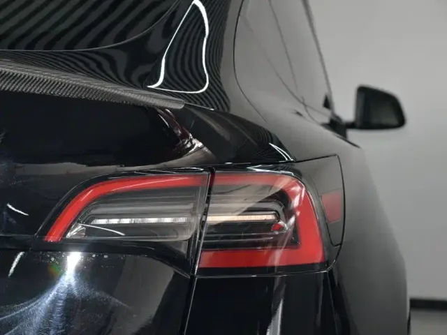 Tesla Model Y — Фото автомобиля 22