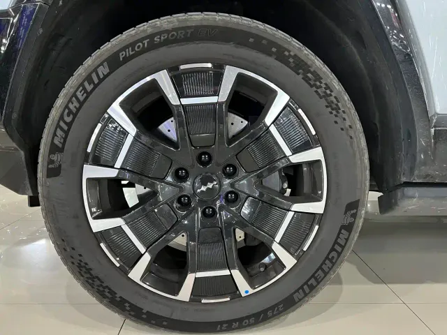 BYD FangChengBao Leopard 8 — Фото автомобиля 2