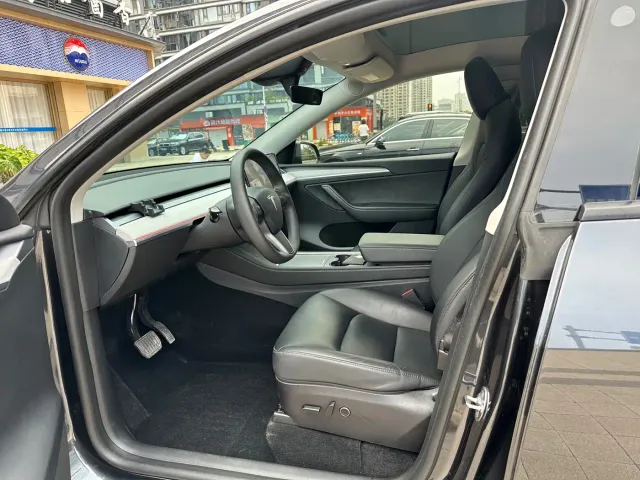 Tesla Model Y — Фото автомобиля 4