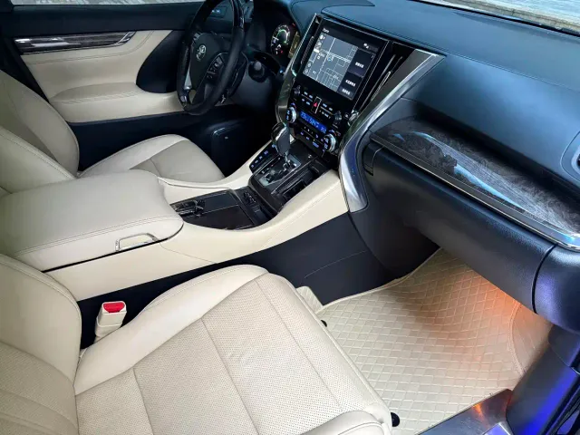 Toyota Alphard — Фото автомобиля 9