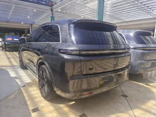 Li Auto L8 — Фото автомобиля 4