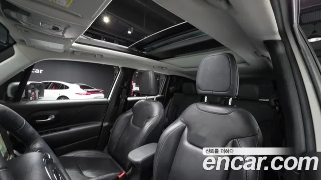 Jeep Renegade — Фото автомобиля 30