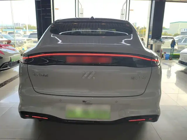IM Motors LS6 — Фото автомобиля 5