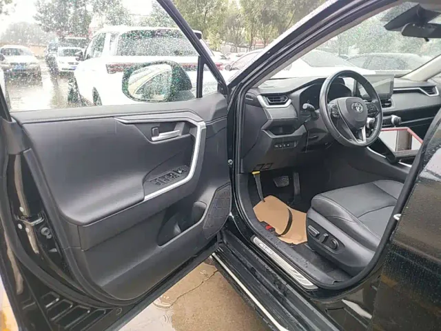 Toyota Wildlander — Фото автомобиля 15