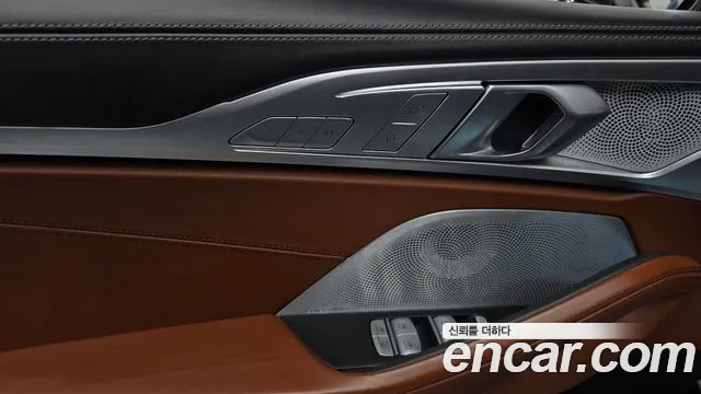 BMW 8 Series G15 — Фото автомобиля 27