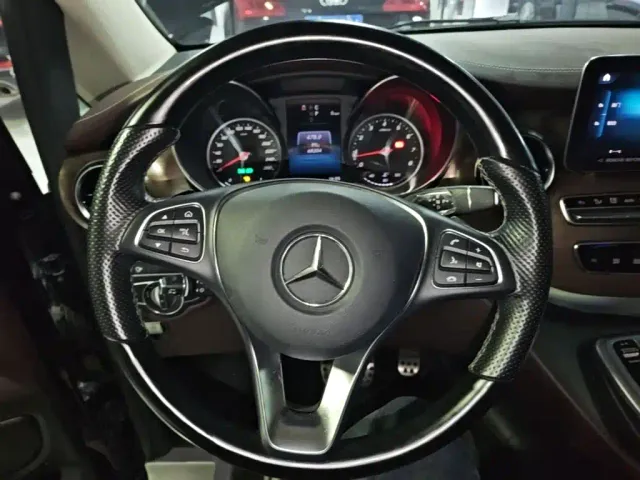 Mercedes-Benz V-Class — Фото автомобиля 10